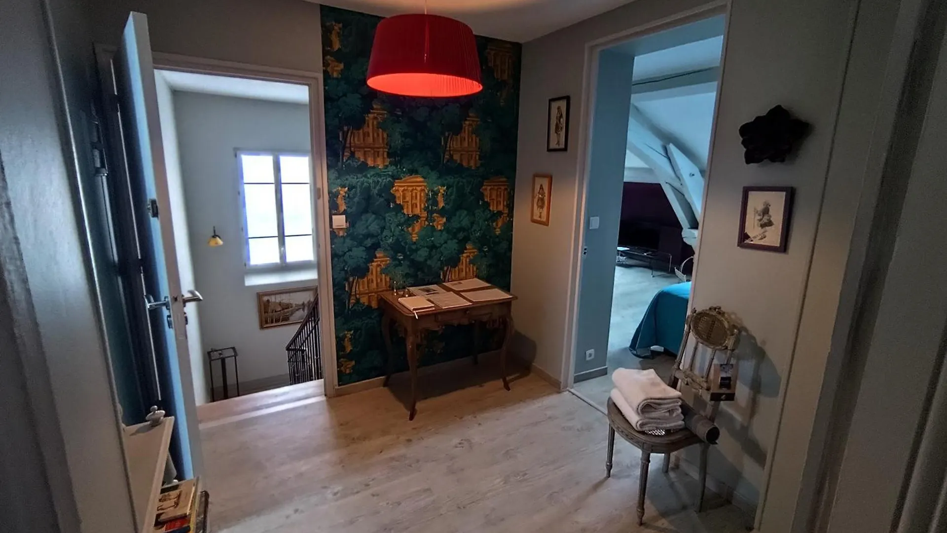 Clochi-Clocha Hotel Montbrison Guest house