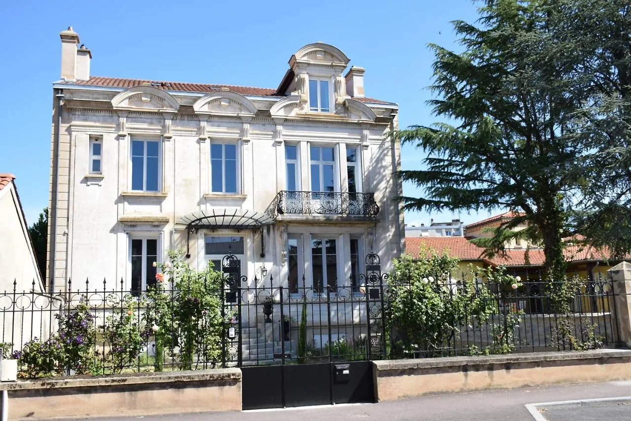 Clochi-Clocha Hotel Montbrison Guest house