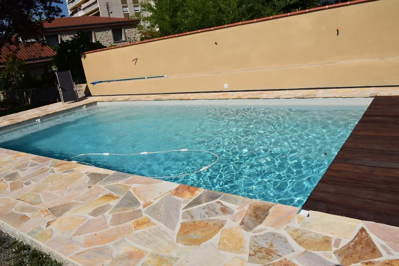 Clochi-Clocha Hotel Montbrison Guest house